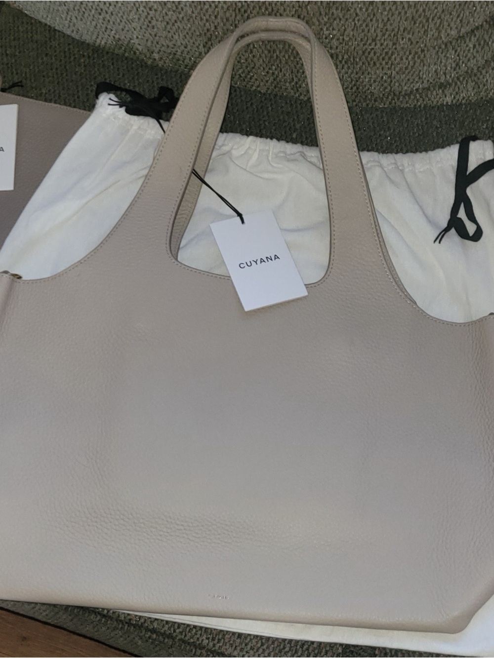 Cuyana Pebbled Leather Tote in Light Taupe